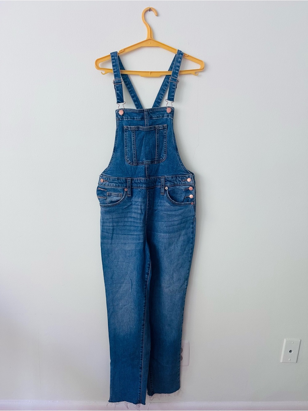 Universal Light Blue Denim Overalls with Copper Button Size 4/27R